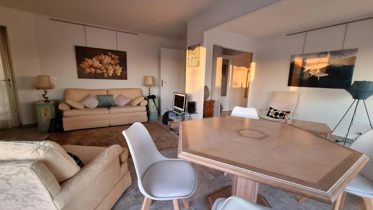 Apartament Le Republique Cannes 0*,
